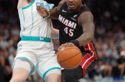 就你叫三分王？克努佩尔半场三分5中0 欢迎来真正的NBA
